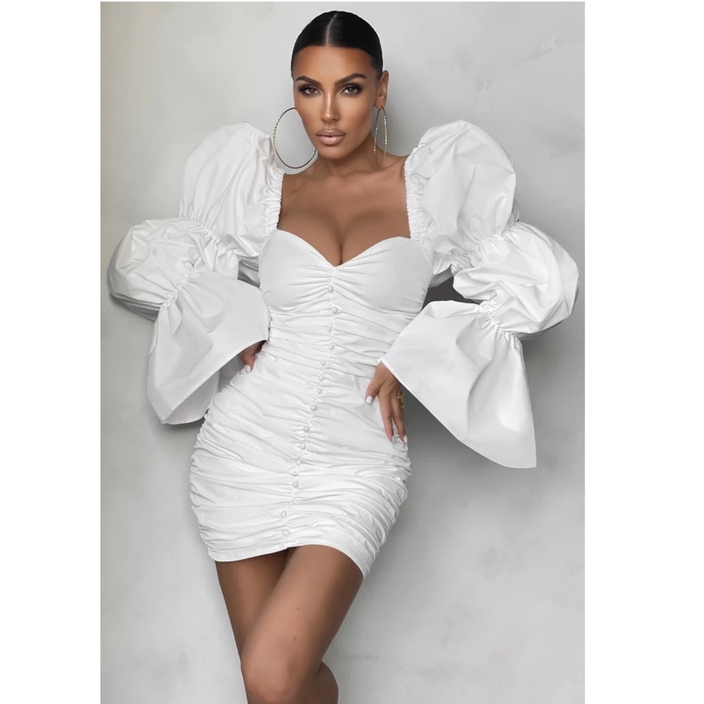PURE IMPACT 
WHITE EXAGGERATED PUFF SLEEVE GATHERED MINI DRESS